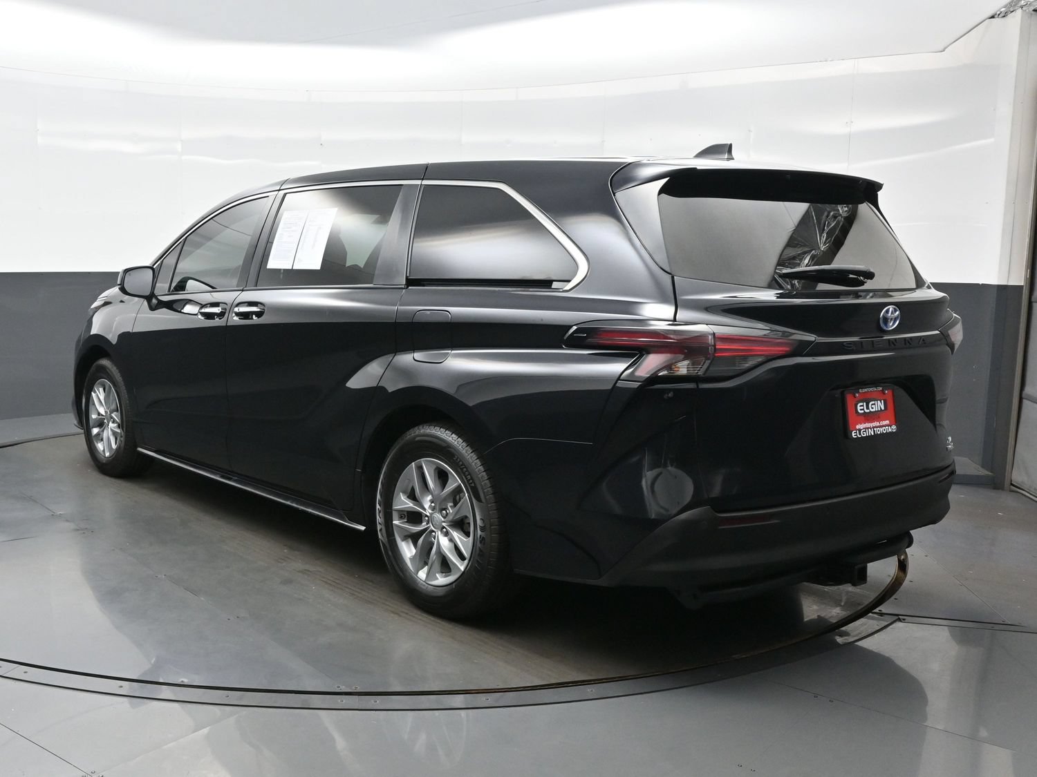 Used 2022 Toyota Sienna XLE FWD image 4