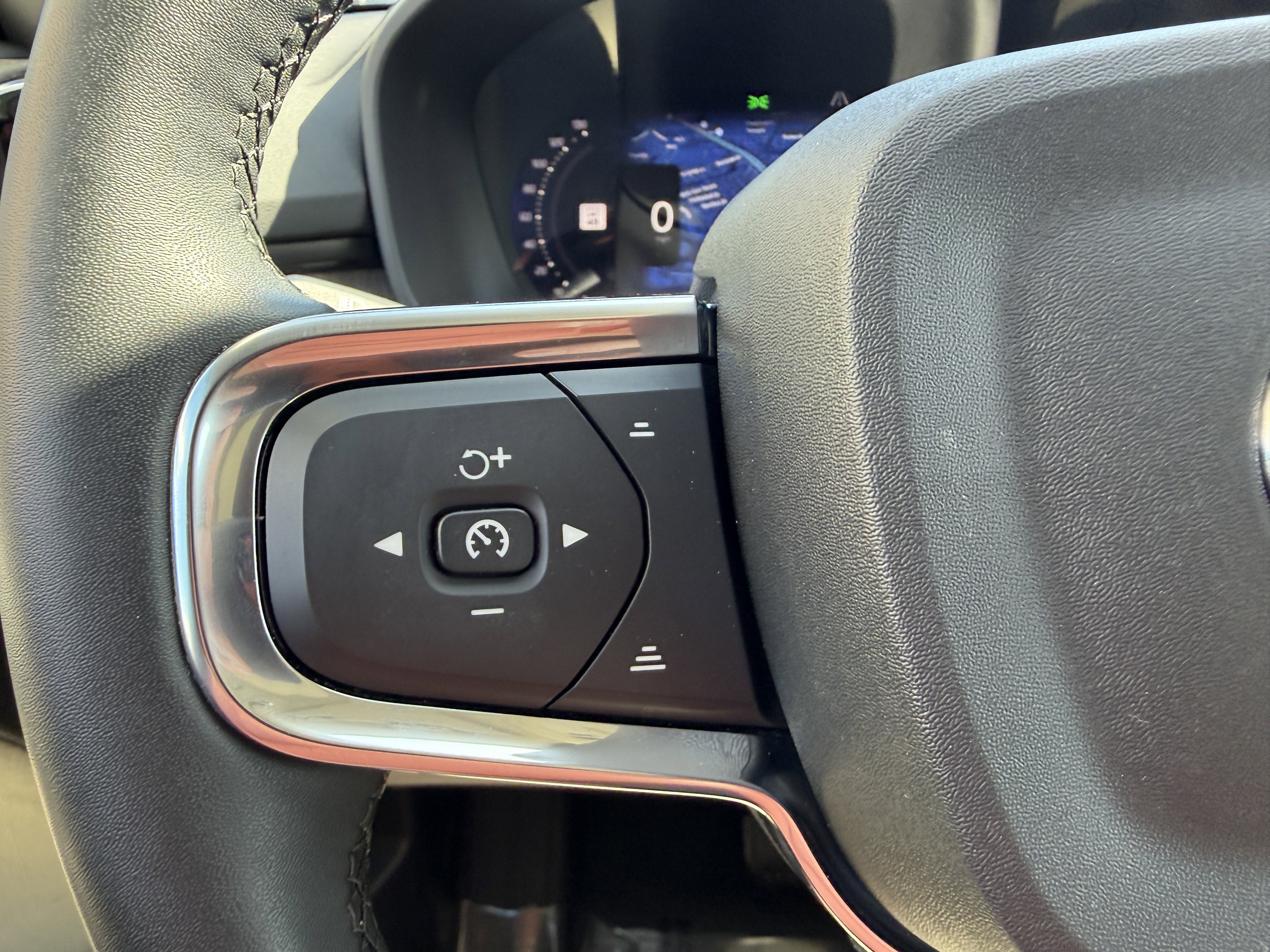 Certified 2023 Volvo XC40 B5 Plus w/ Protection Package Premier AWD/4WD image 30