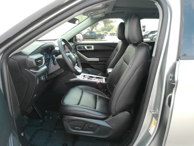 Used 2023 Ford Explorer XLT w/ Equipment Group 202A RWD image 16