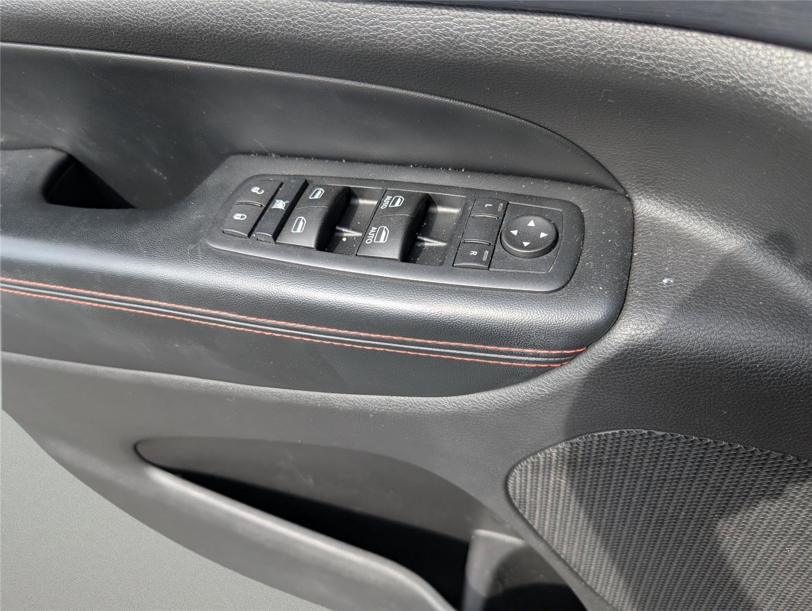 Used 2016 Jeep Grand Cherokee Laredo 75th Anniversary image 15