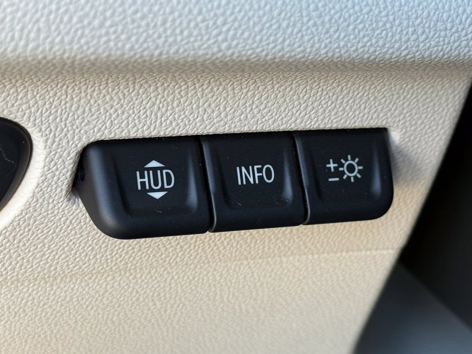 Used 2023 Buick Envision Avenir AWD/4WD image 46