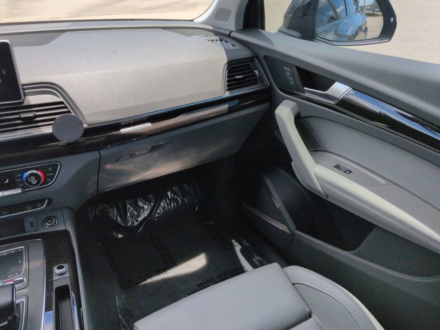 Used 2020 Audi Q5 Prestige AWD/4WD image 17
