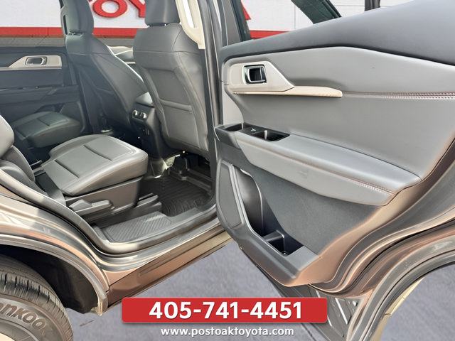 Used 2025 Ford Explorer Active w/ Active Comfort Package RWD image 21