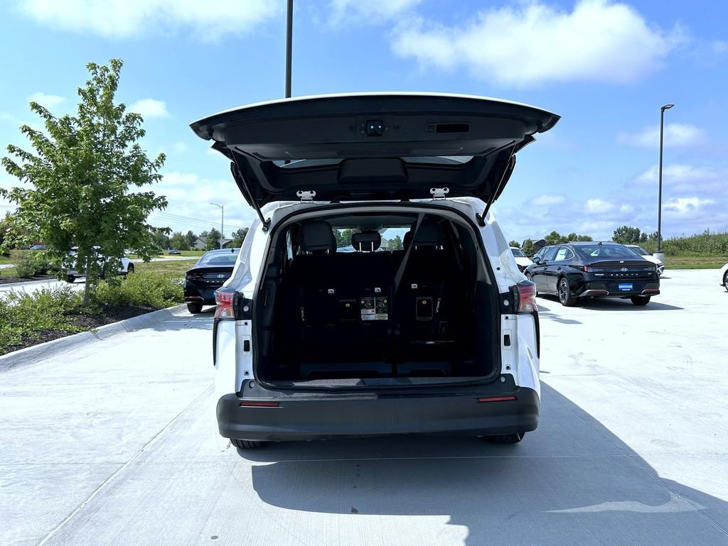 Used 2021 Toyota Sienna LE FWD image 22