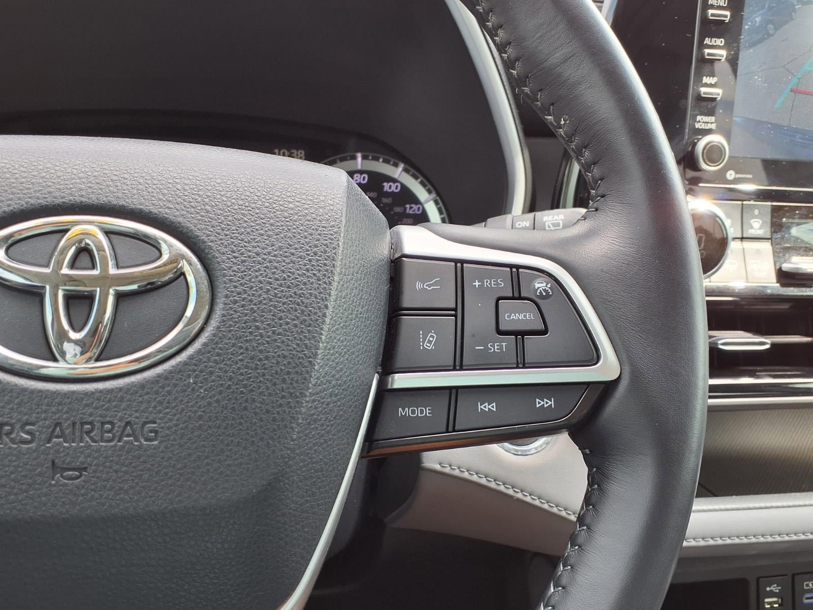 Used 2022 Toyota Highlander XLE FWD image 30