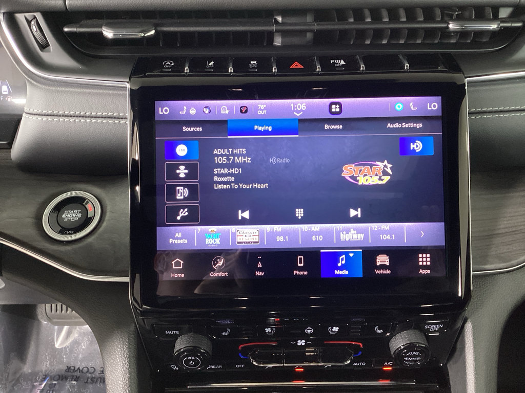 Used 2023 Jeep Grand Cherokee Overland AWD/4WD image 26