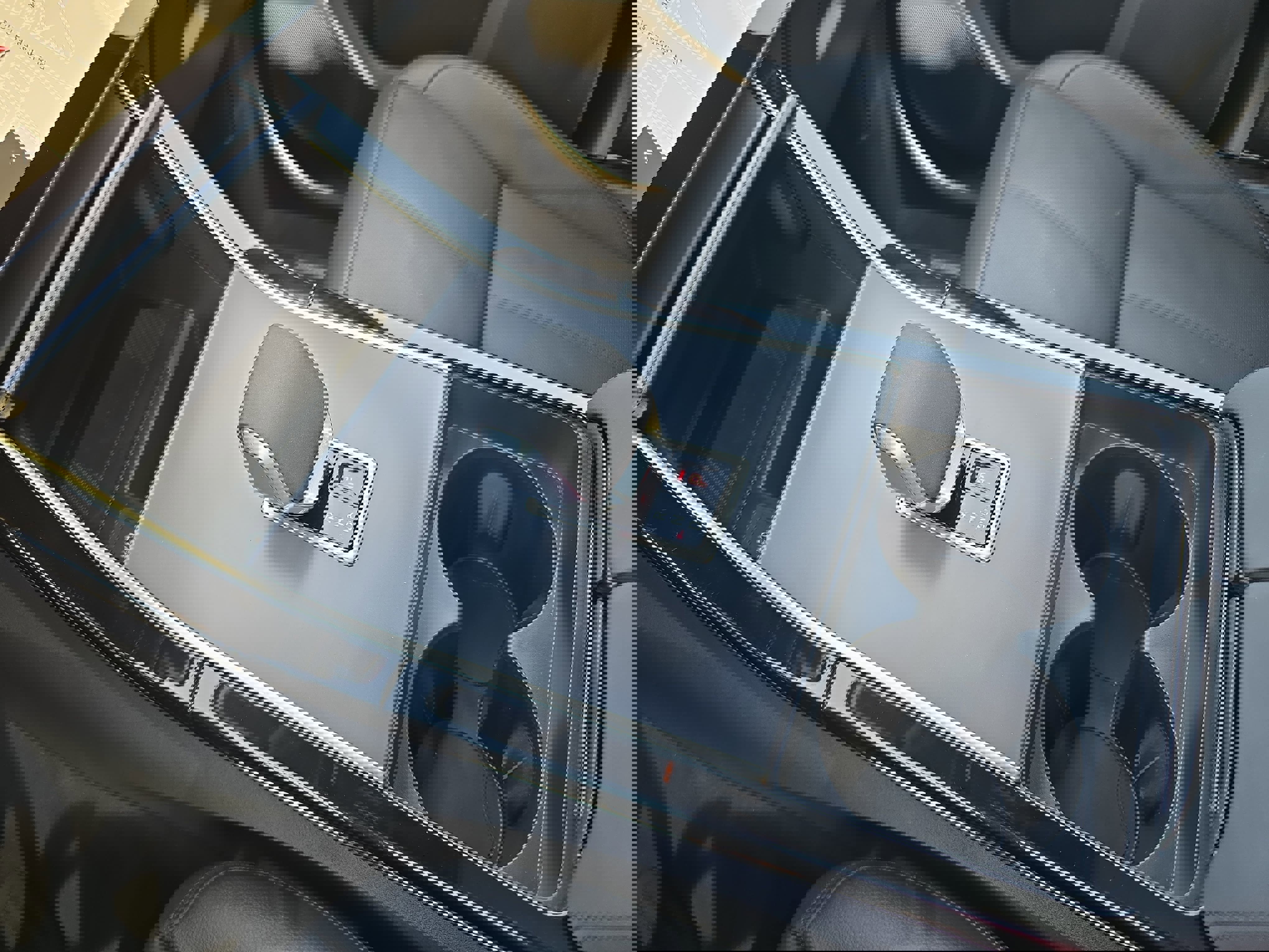 Certified 2025 Land Rover Range Rover Velar Dynamic SE AWD/4WD image 25