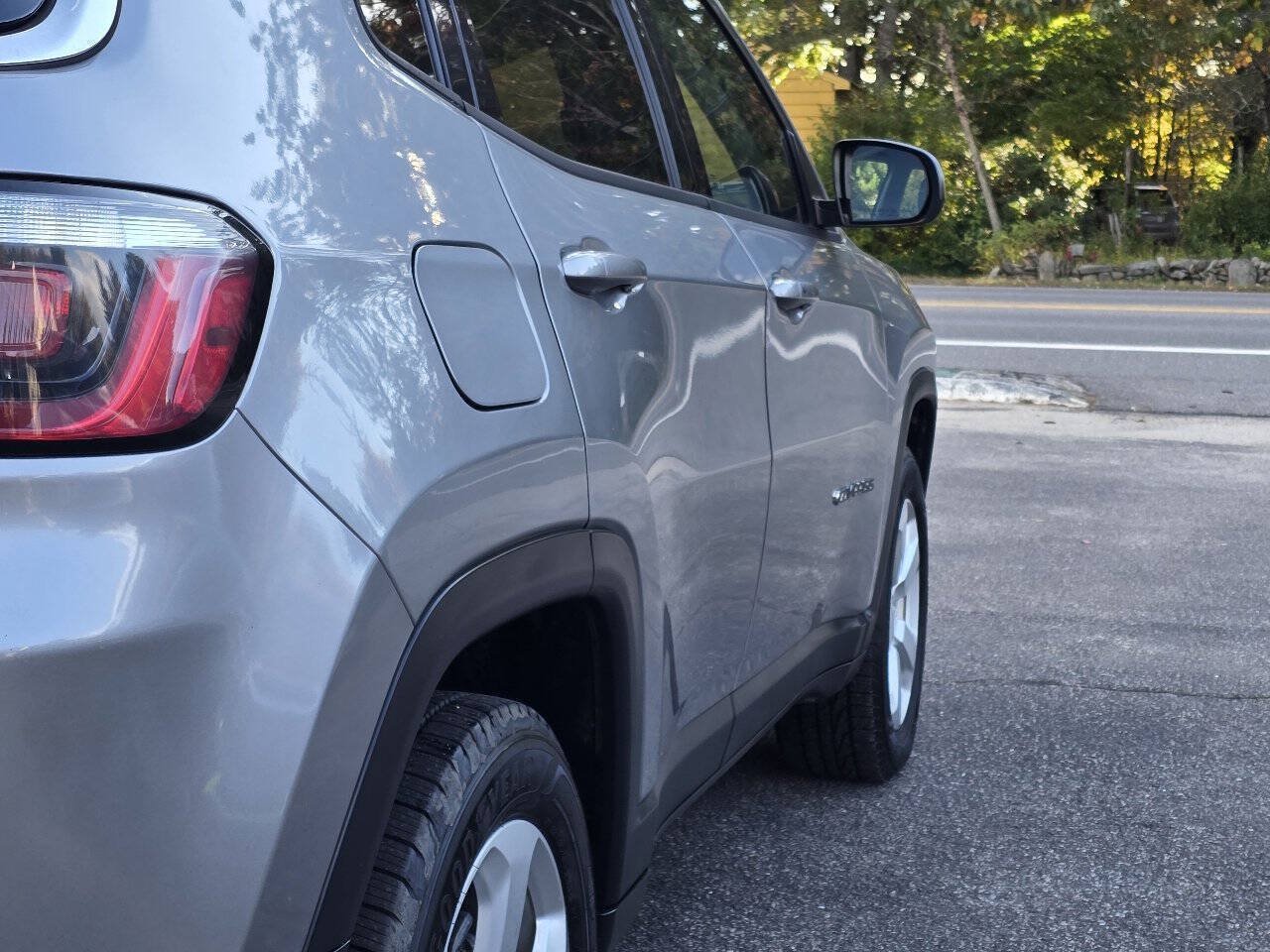 Used 2018 Jeep Compass Latitude w/ Cold Weather Group AWD/4WD image 16
