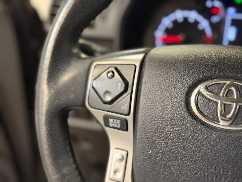 Used 2020 Toyota 4Runner SR5 AWD/4WD image 9