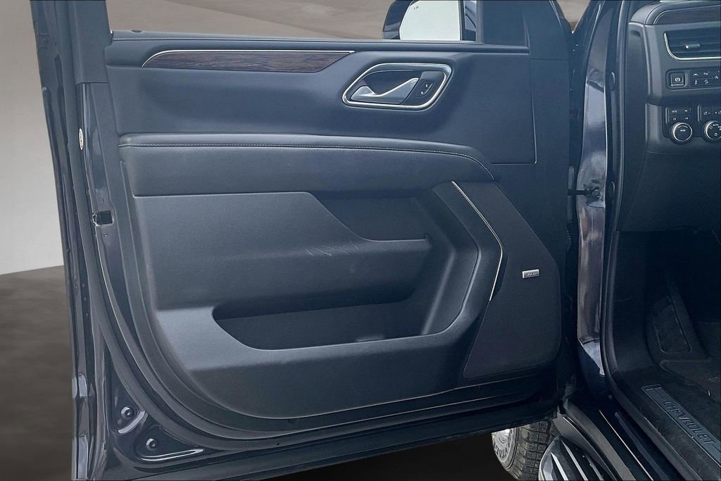 Used 2024 Chevrolet Suburban Premier image 20