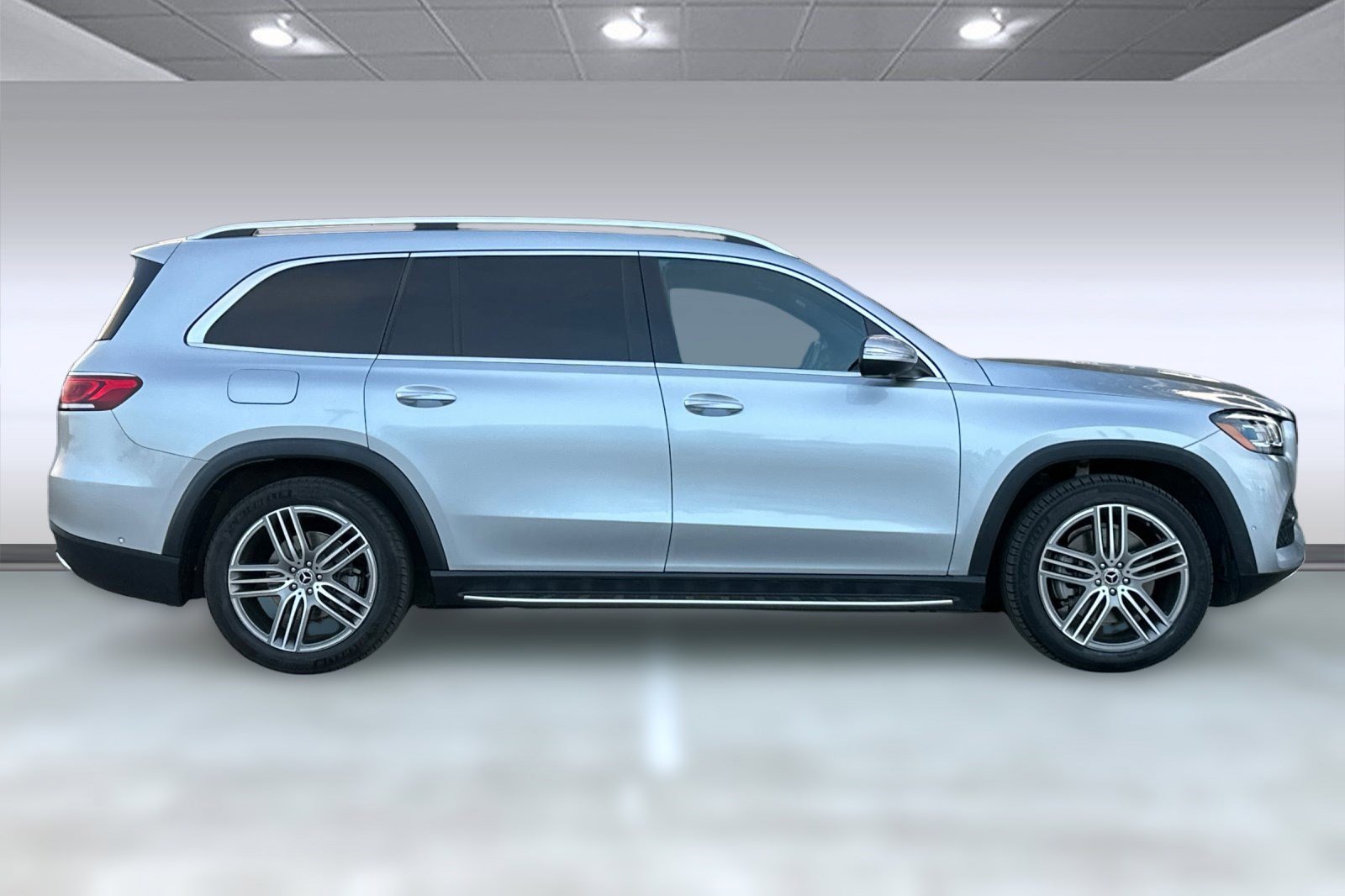 Used 2022 Mercedes-Benz GLS 450 4MATIC image 2