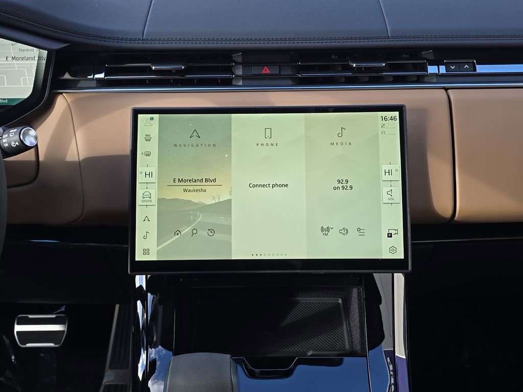New 2026 Land Rover Range Rover Sport Dynamic SE AWD/4WD image 17