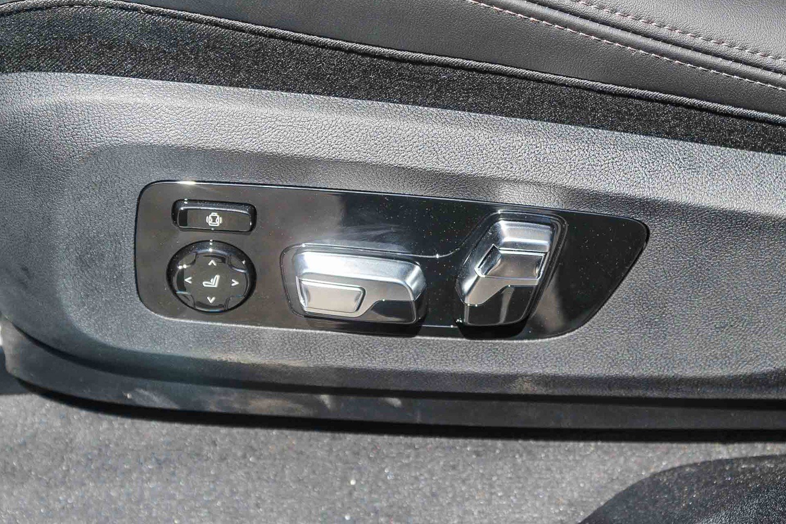 New 2026 BMW X6 M60i image 21