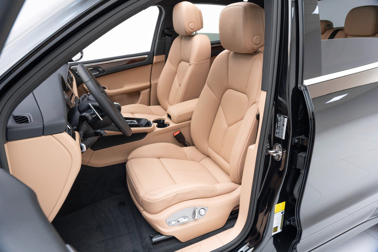 New 2025 Porsche Macan image 5