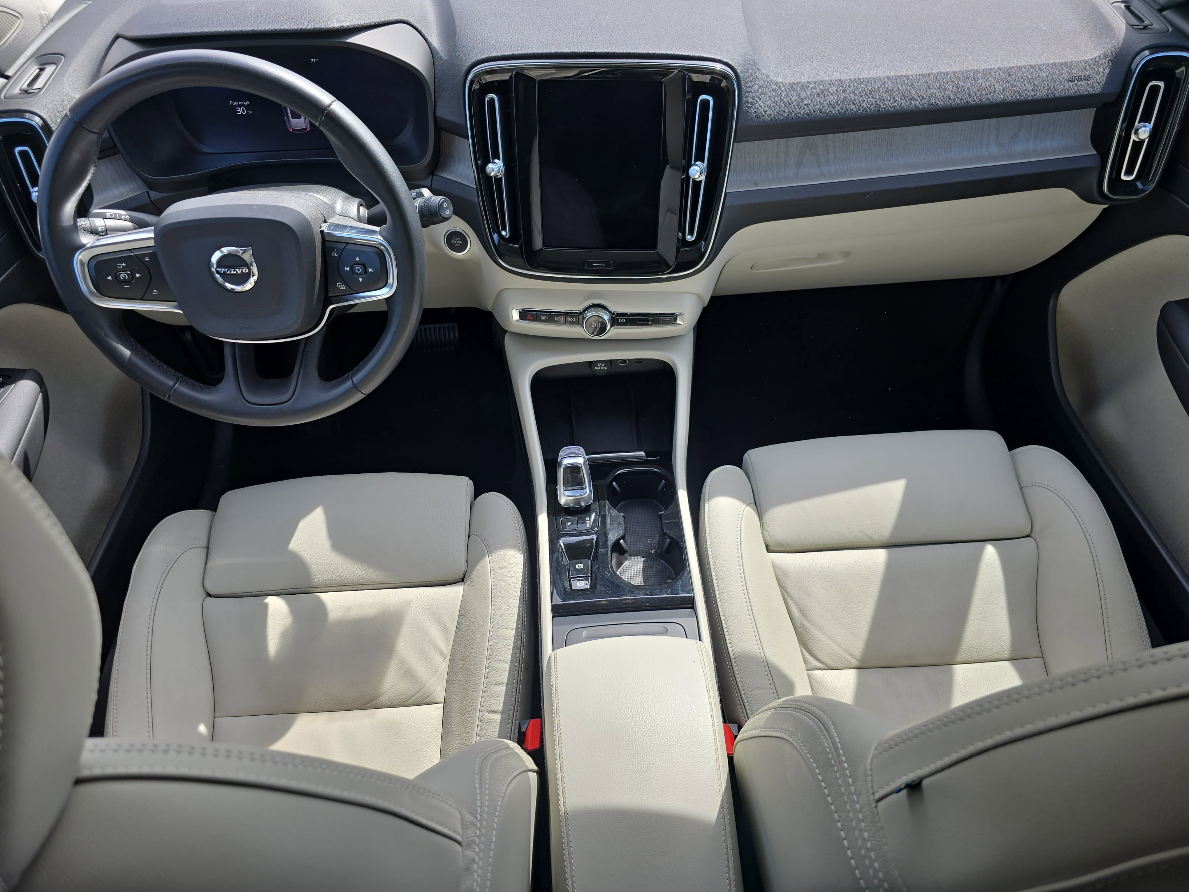 Used 2023 Volvo XC40 B4 Plus w/ Driver Assist Package image 9