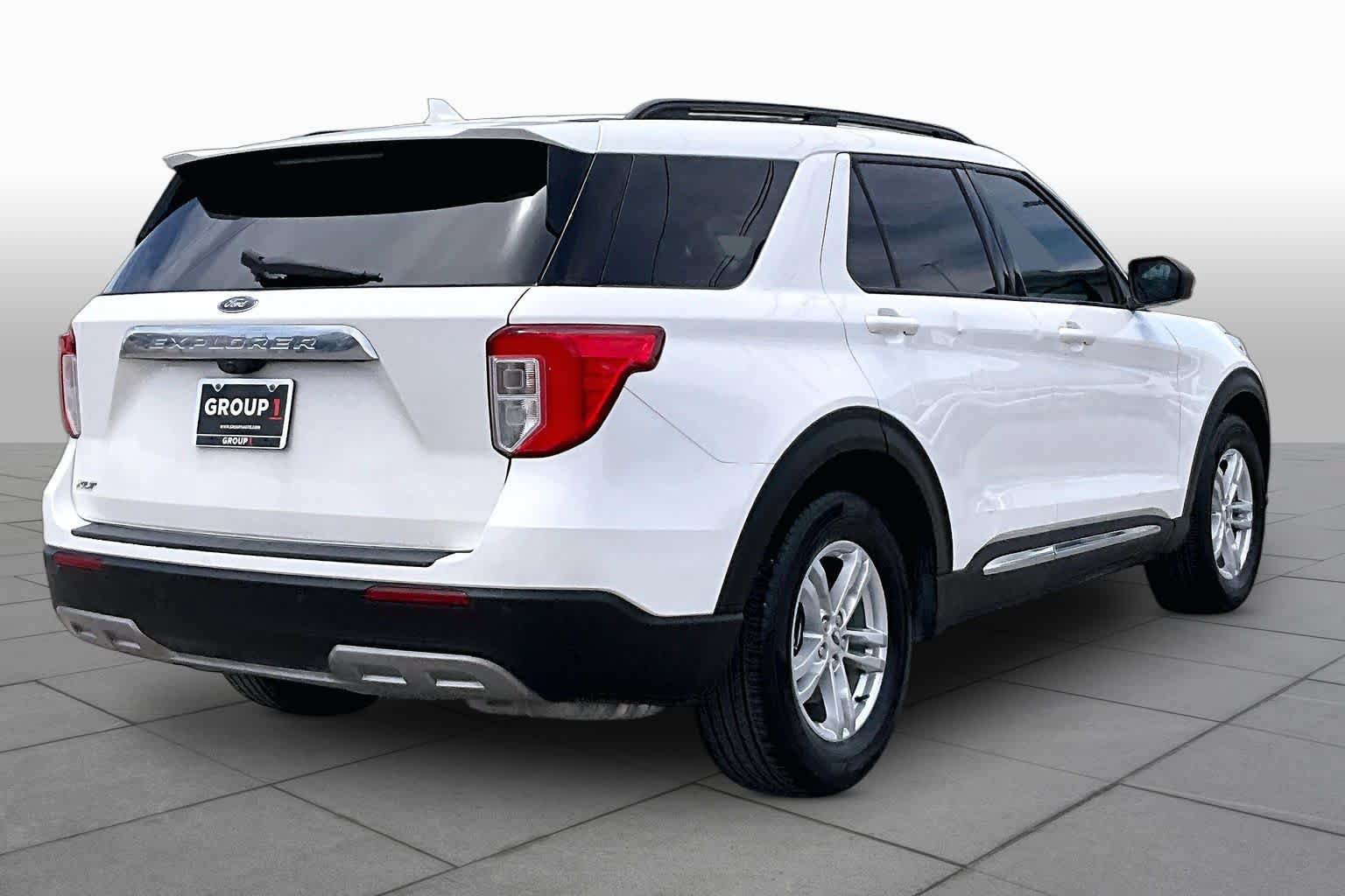 Used 2022 Ford Explorer XLT w/ Equipment Group 202A RWD image 12