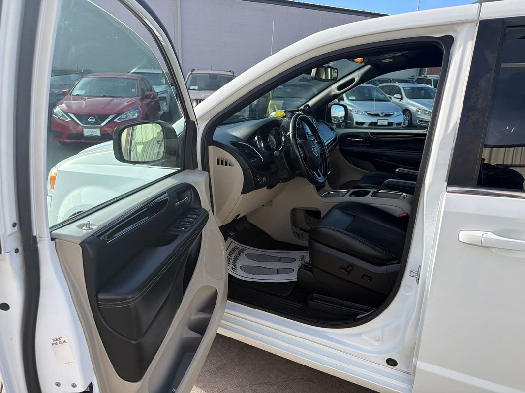 Used 2019 Dodge Grand Caravan SXT image 10
