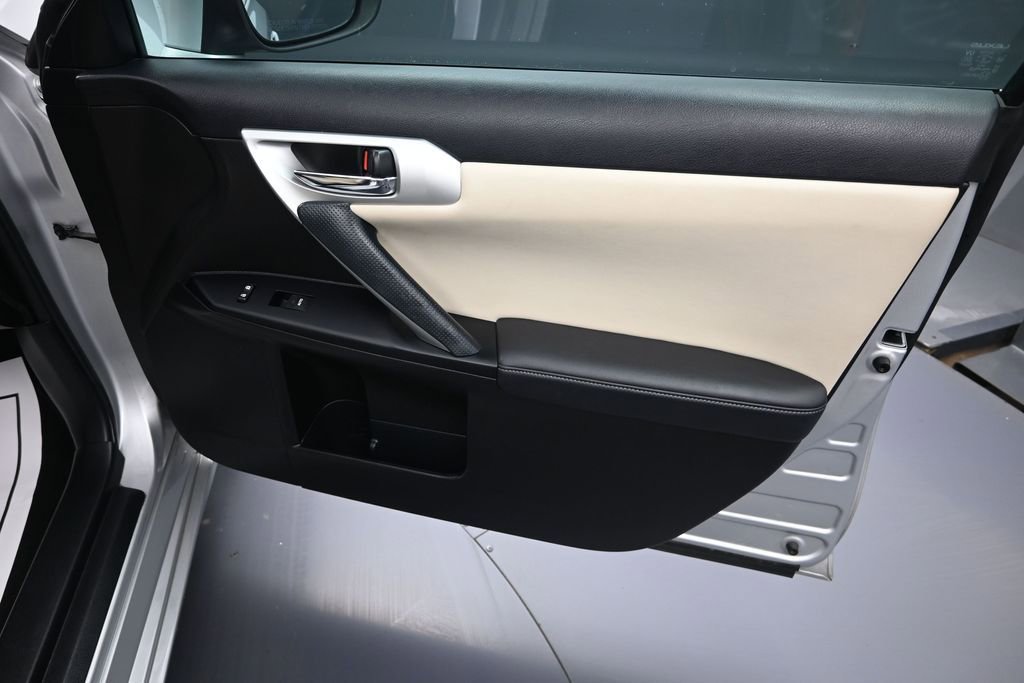 Used 2013 Lexus CT 200h w/ Premium Pkg w/Navigation FWD image 36