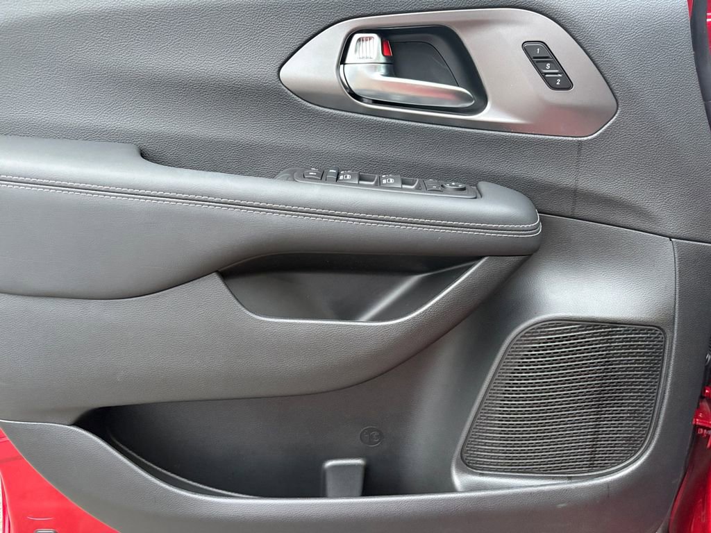 New 2026 Chrysler Pacifica Select image 16