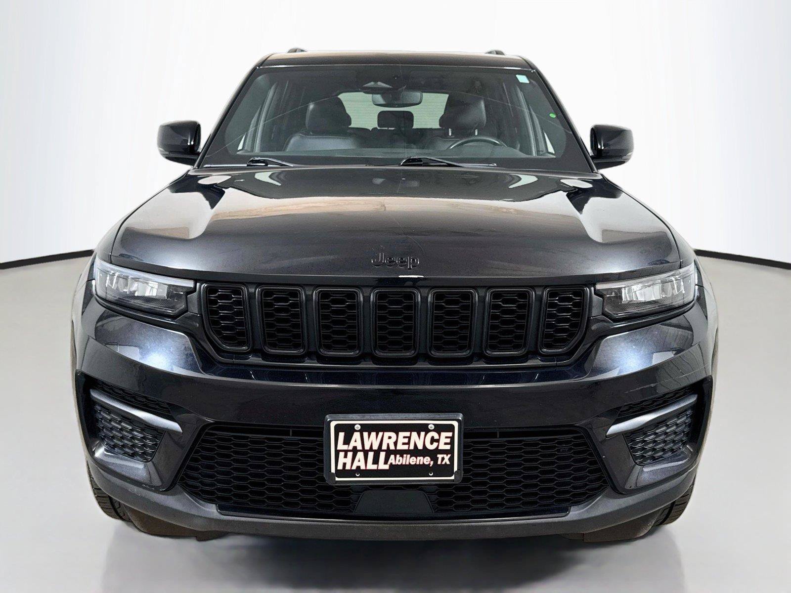Used 2023 Jeep Grand Cherokee Altitude AWD/4WD image 2