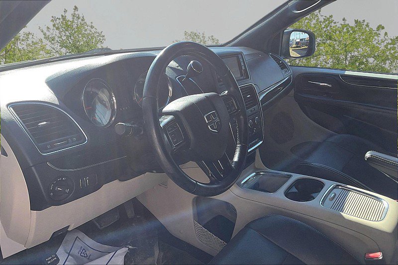 Used 2020 Dodge Grand Caravan SXT image 15