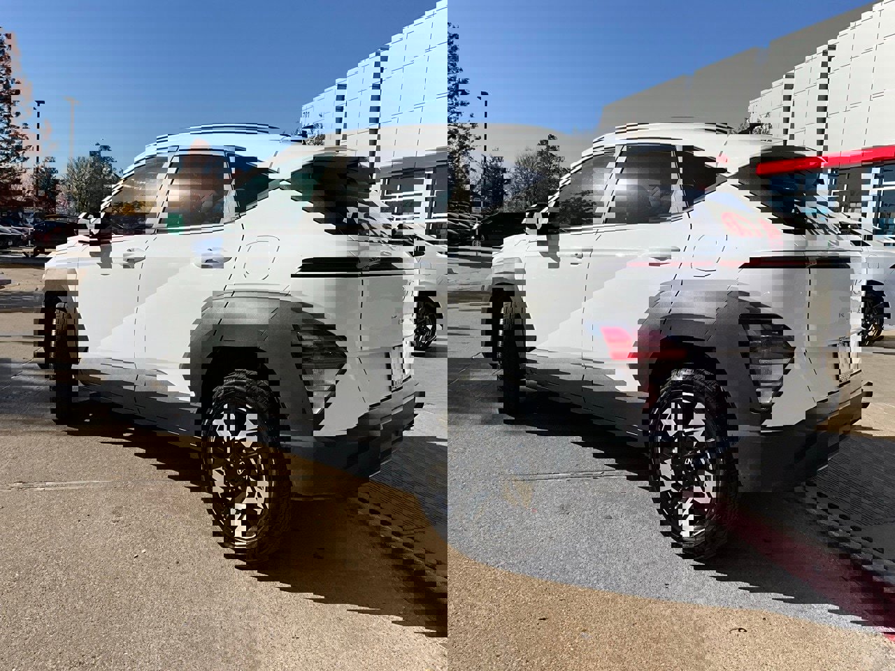 Used 2025 Hyundai Kona SEL image 8