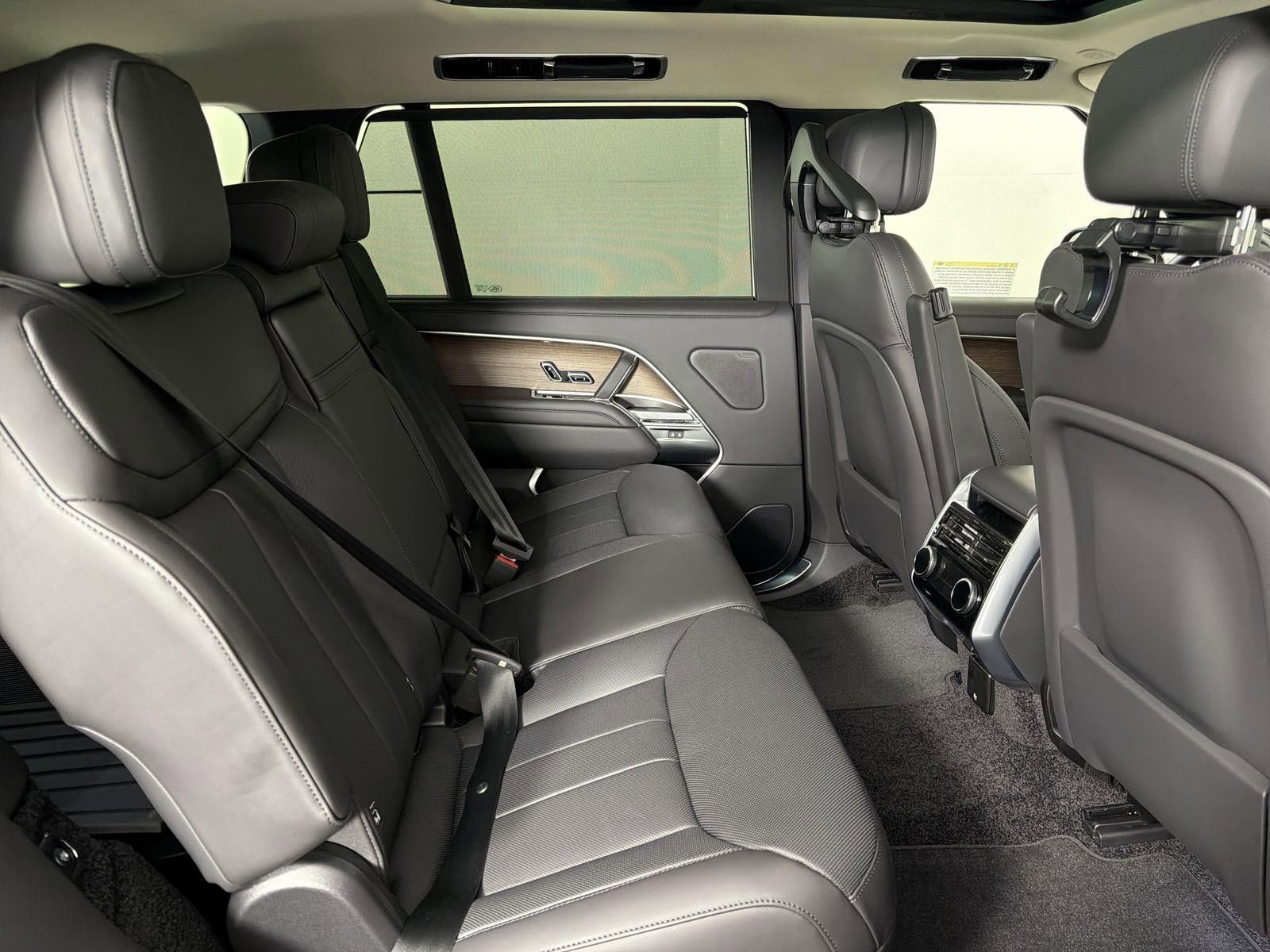 New 2026 Land Rover Range Rover Long Wheelbase SE image 30