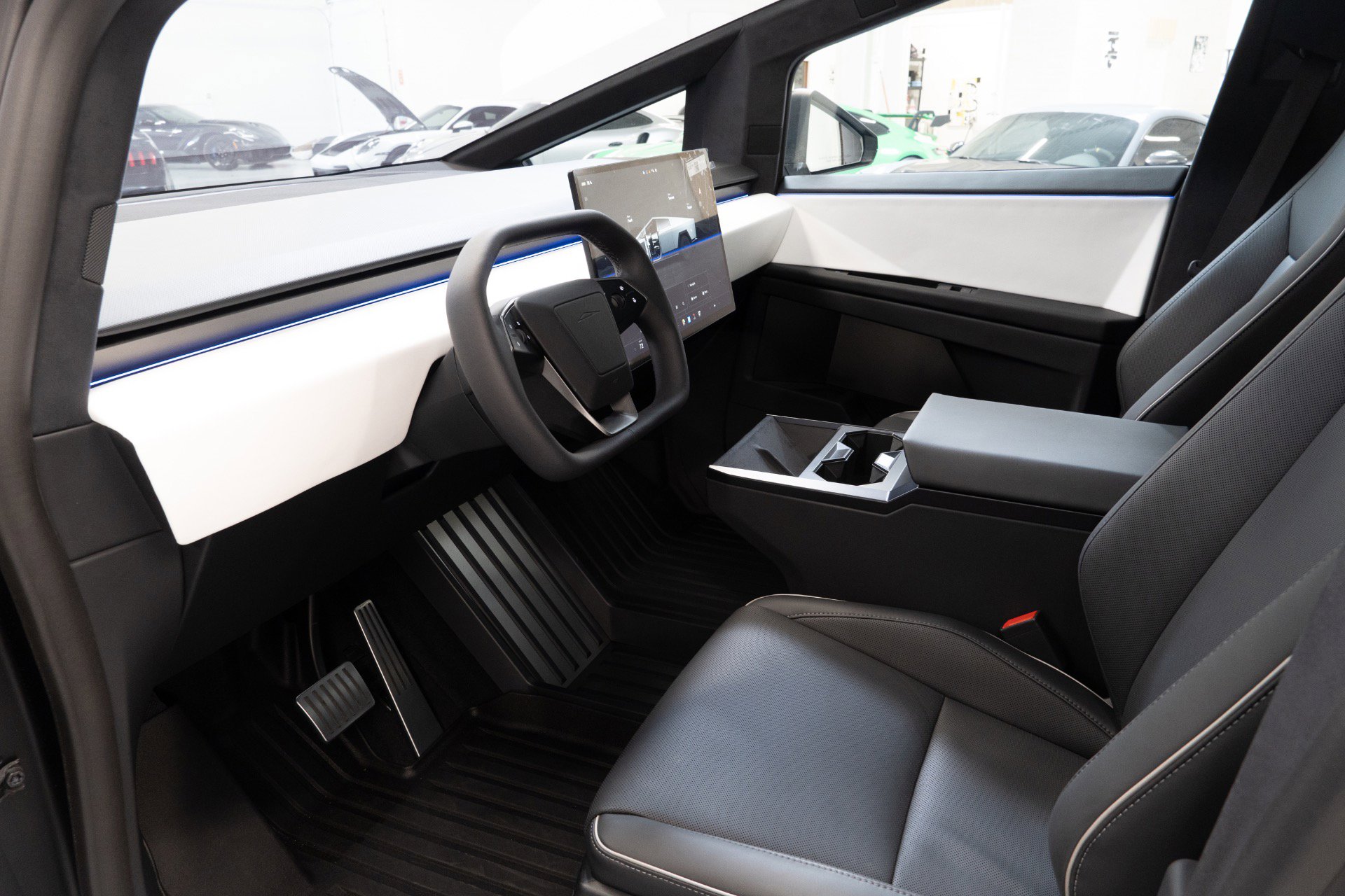 Used 2024 Tesla Cybertruck AWD Crew Cab image 12