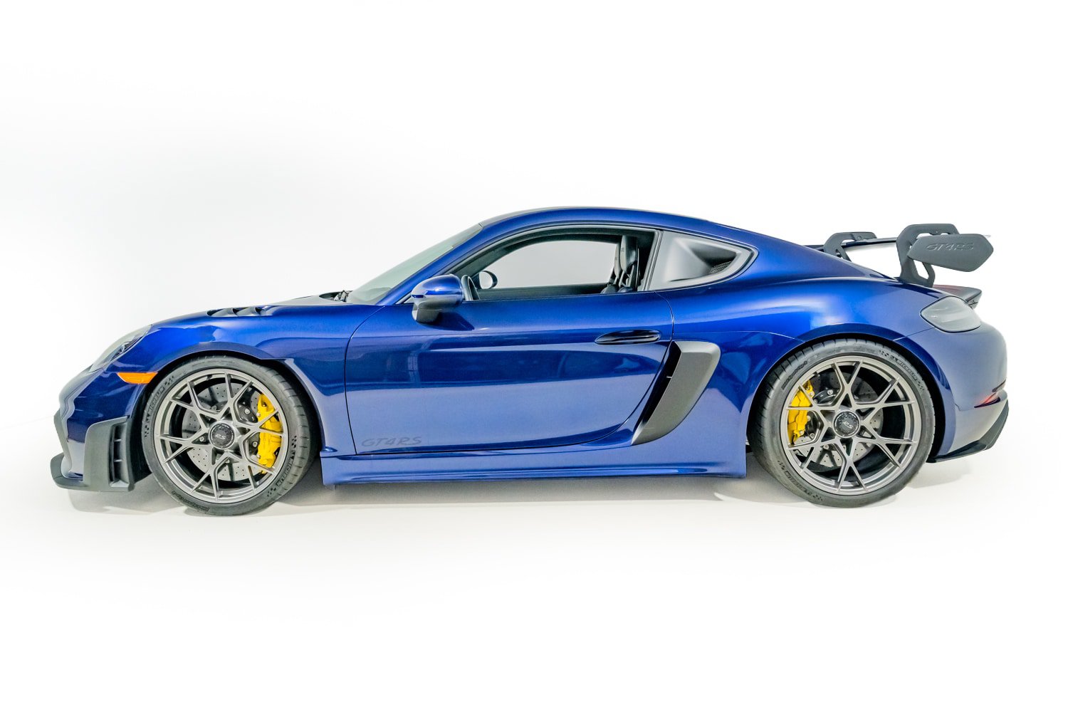 Used 2024 Porsche 718 Cayman GT4 RS RWD image 3