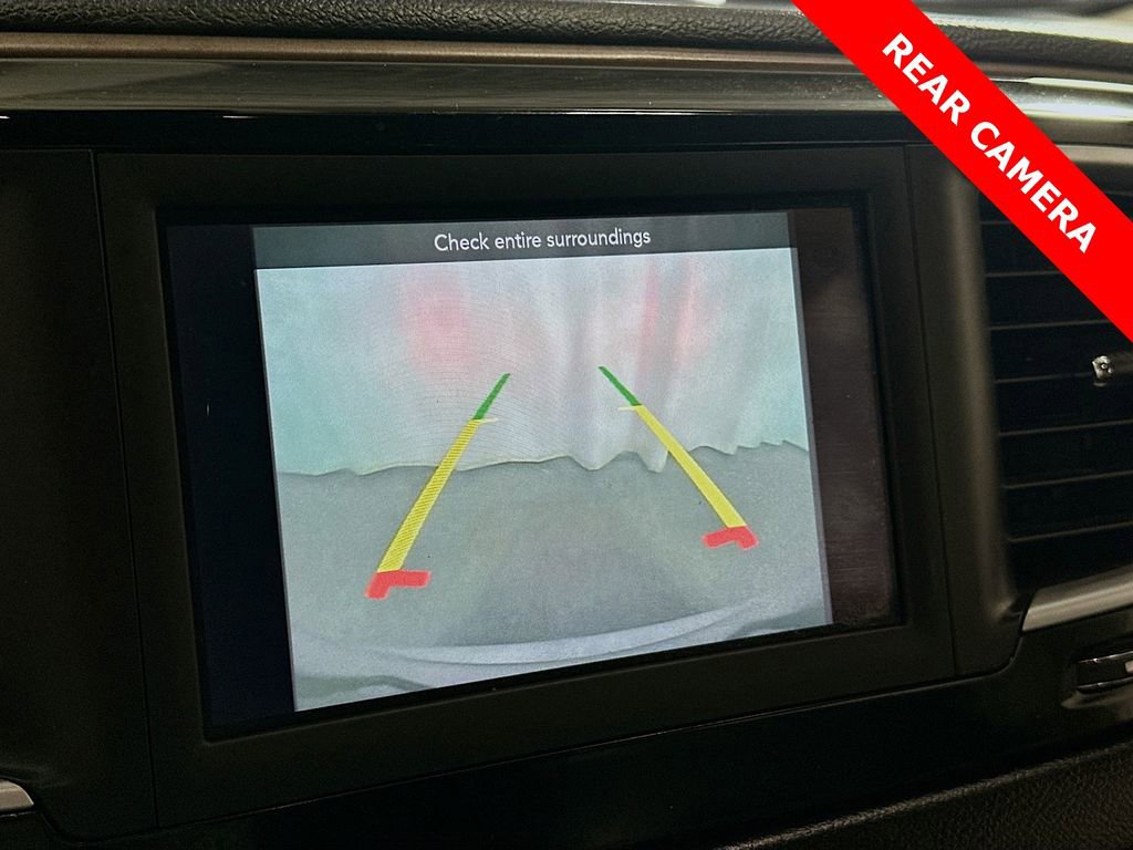 Used 2018 Chrysler Pacifica Touring-L image 14