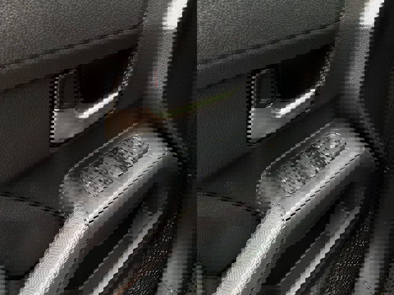 Used 2025 Toyota Tacoma TRD Sport image 19