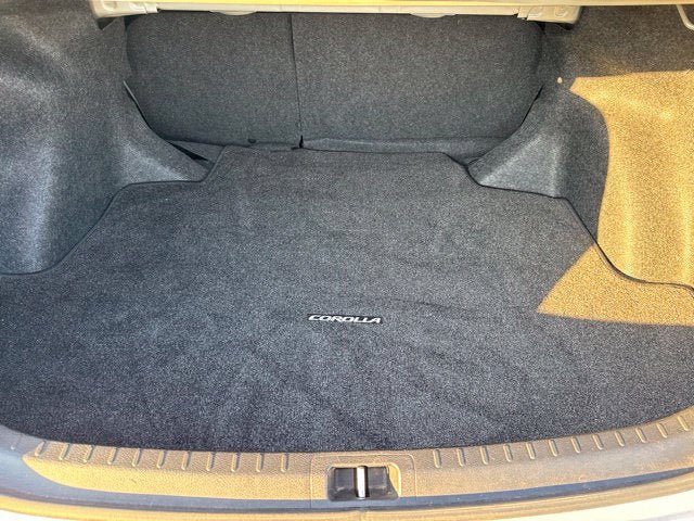 Used 2017 Toyota Corolla LE w/ Carpet Mat Package (TMS) FWD image 20