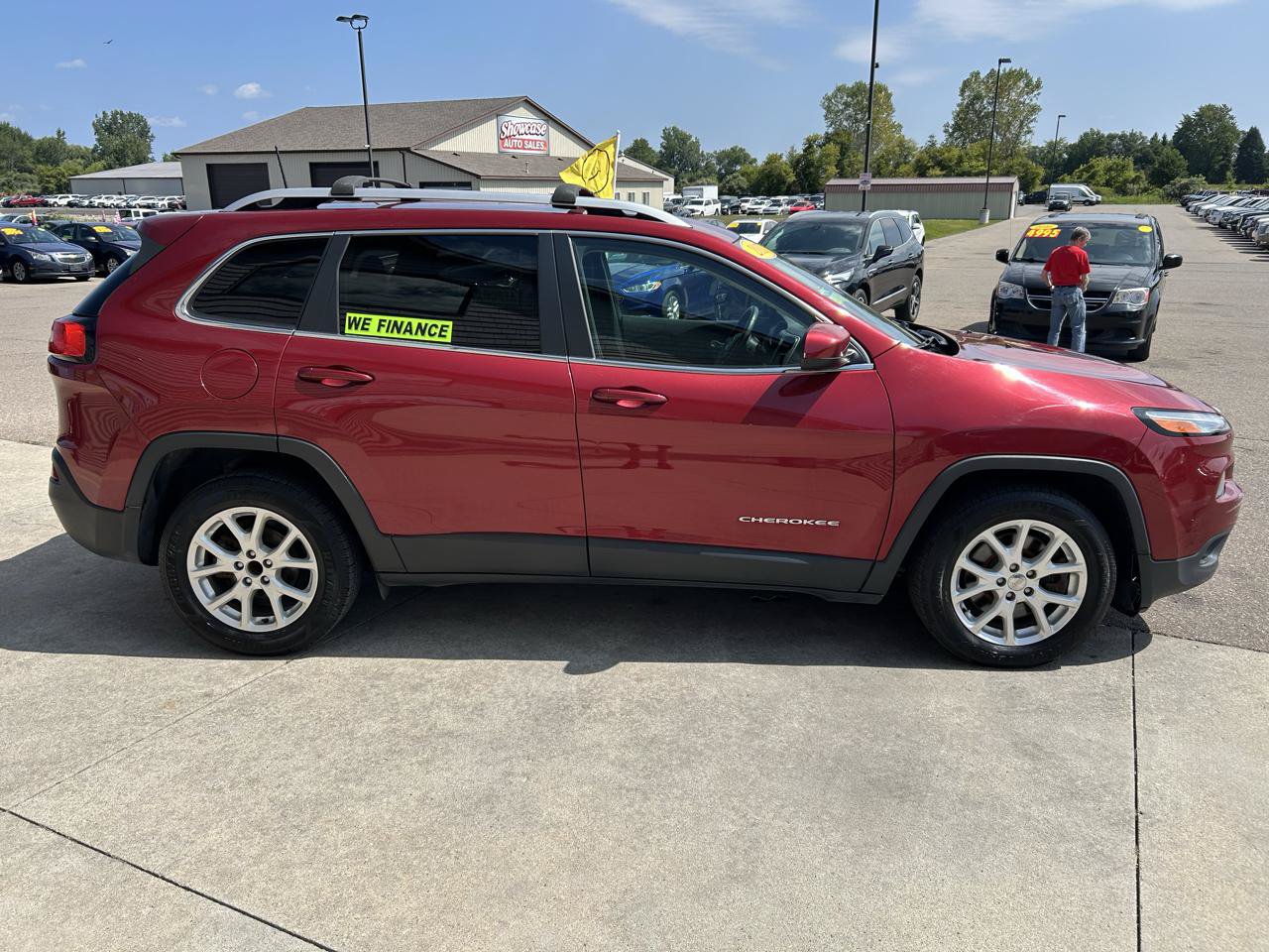Used 2017 Jeep Cherokee Latitude FWD image 4