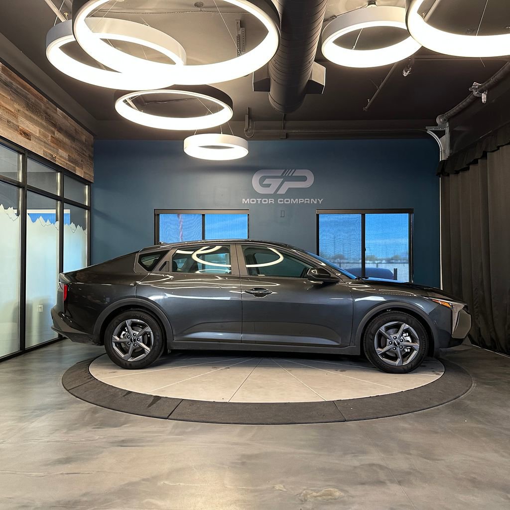 Used 2025 Kia K4 LXS image 2