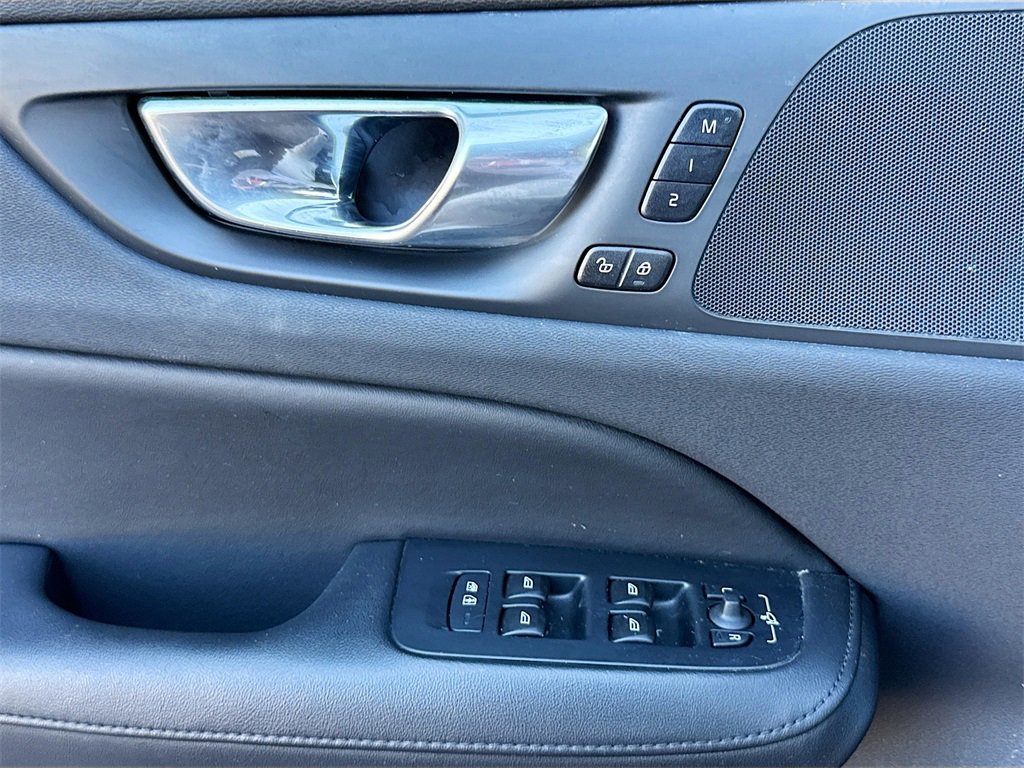 Used 2023 Volvo S60 B5 Plus image 19
