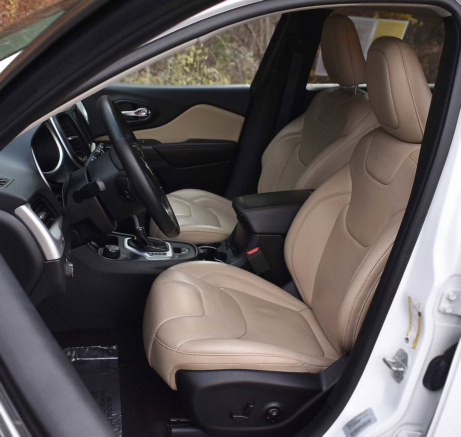 Used 2016 Jeep Cherokee Limited w/ Luxury Group image 9