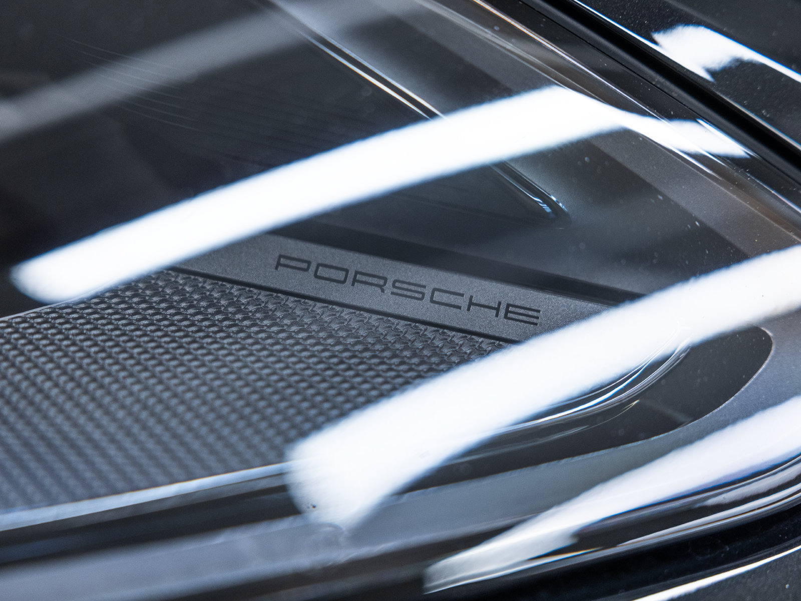 Certified 2025 Porsche Cayenne GTS AWD/4WD image 11