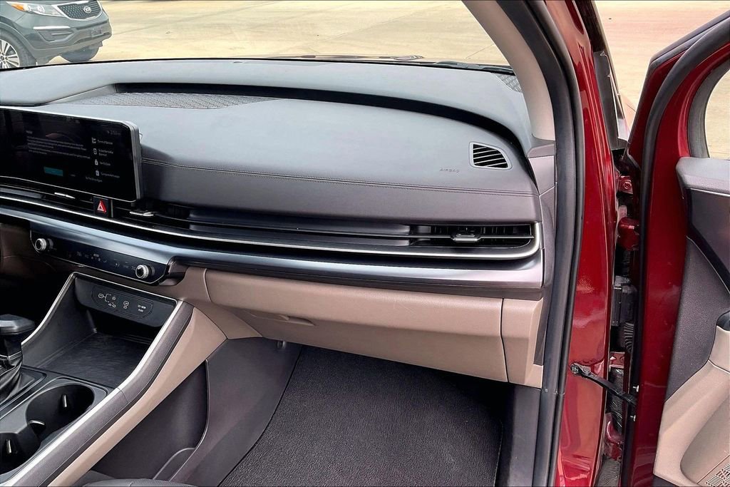 Used 2025 Kia Carnival image 15