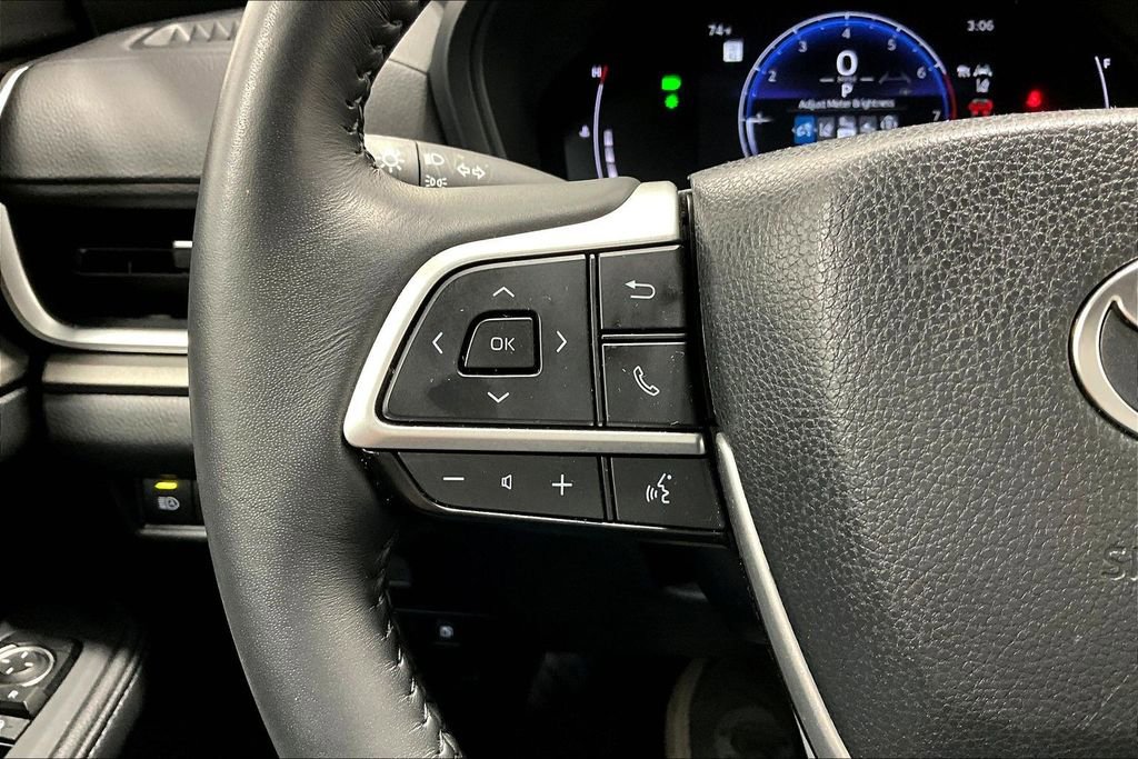 Used 2025 Toyota Grand Highlander AWD image 23