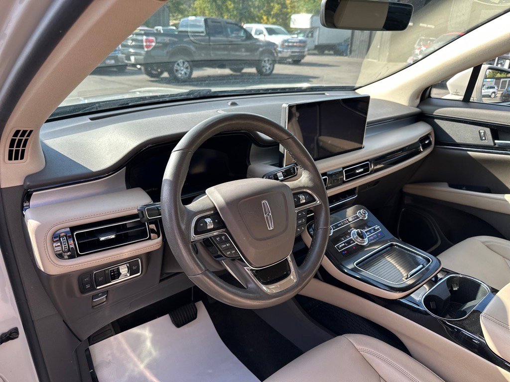 Used 2022 Lincoln Nautilus FWD w/ Premium Package image 14