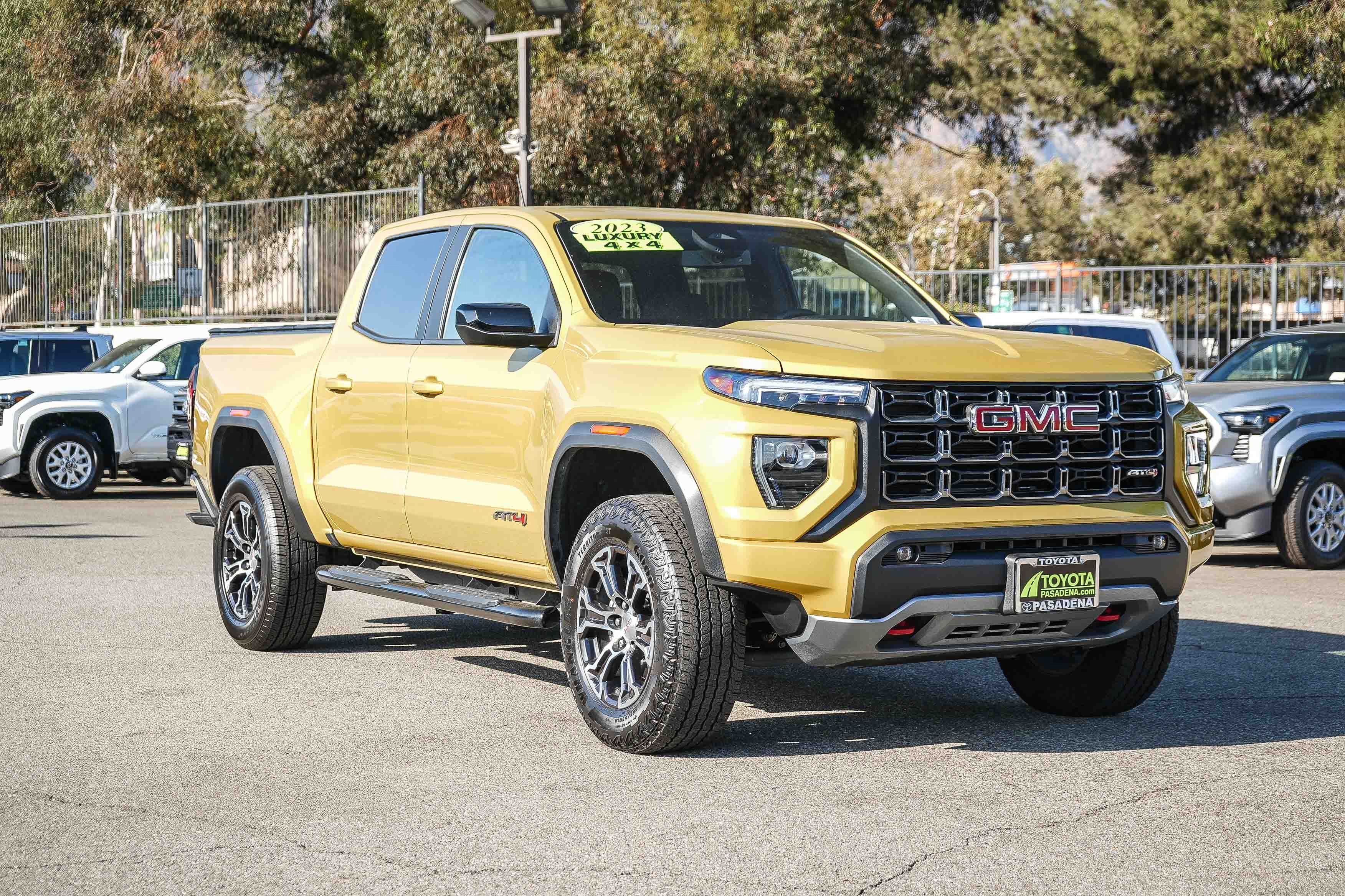 Used 2023 GMC Canyon AT4 w/ AT4 Premium Package AWD/4WD image 3