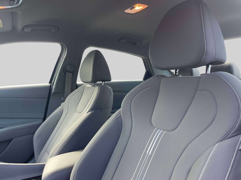 Used 2023 Hyundai Elantra SEL w/ Convenience Package FWD image 19