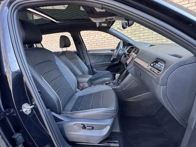 Used 2022 Volkswagen Tiguan SEL R-Line AWD/4WD image 10