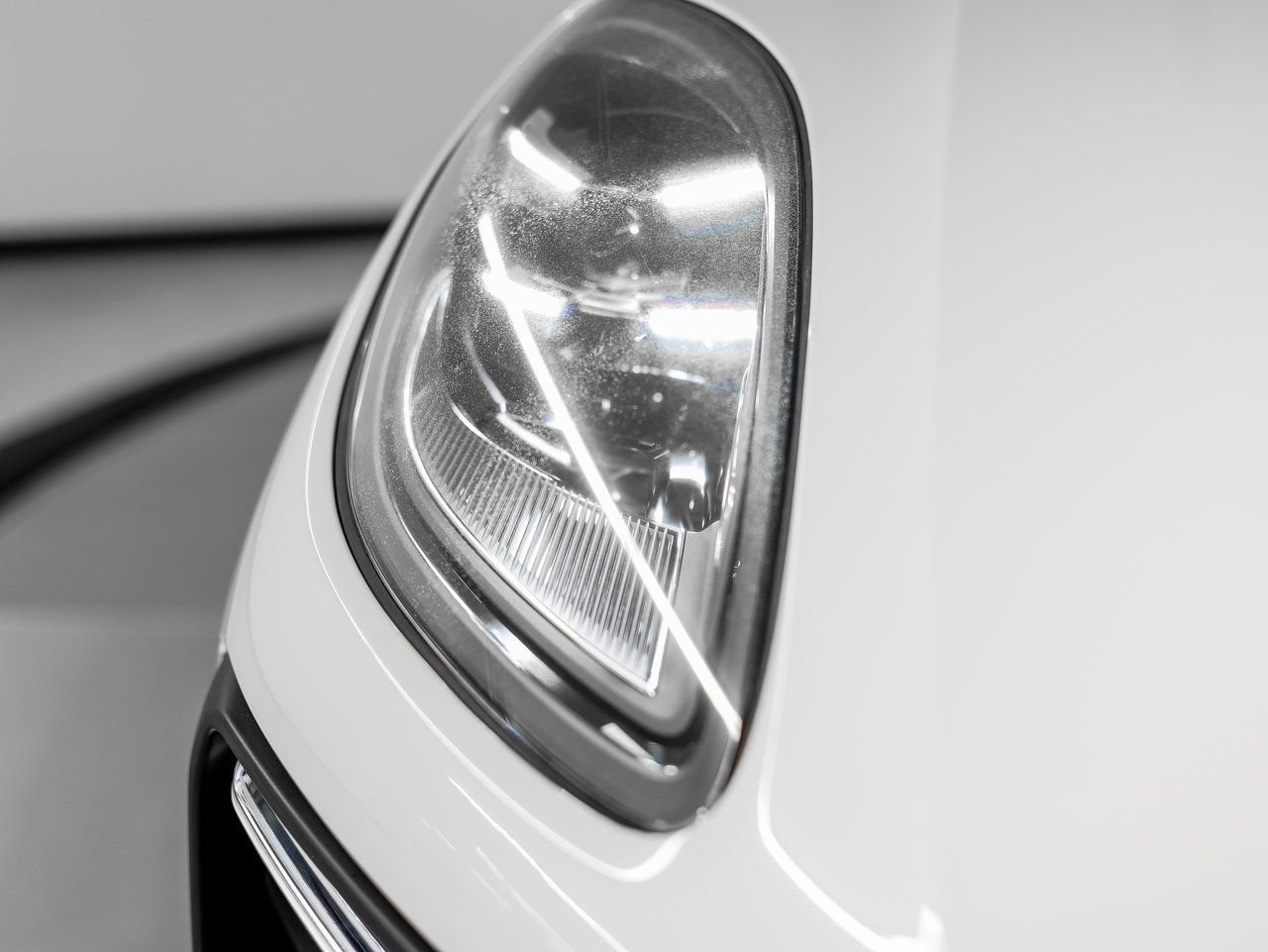 Certified 2023 Porsche Macan image 13