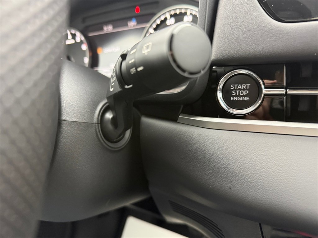 New 2026 Mitsubishi Outlander SE image 30