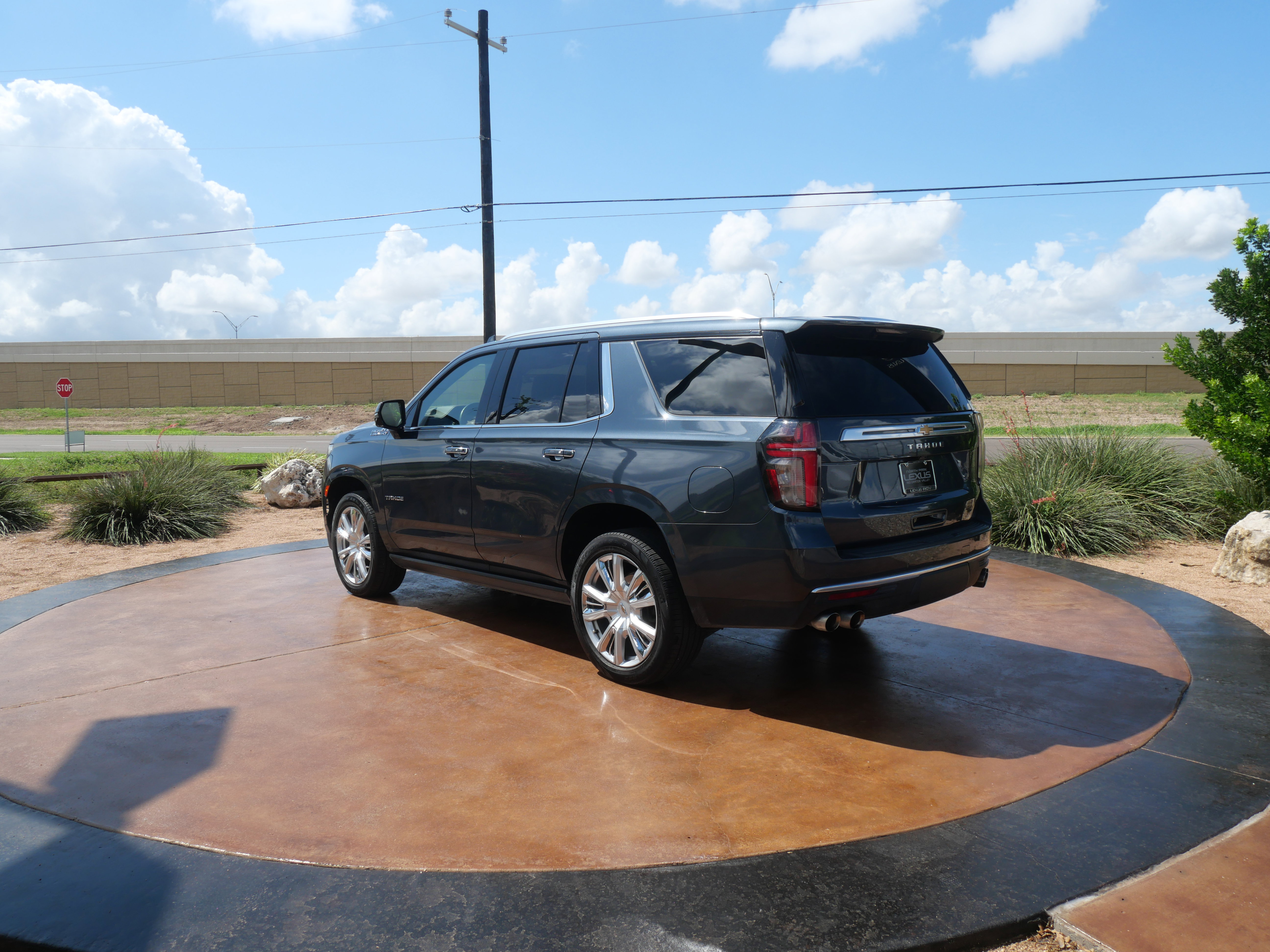 Used 2021 Chevrolet Tahoe High Country w/ Premium Package image 4