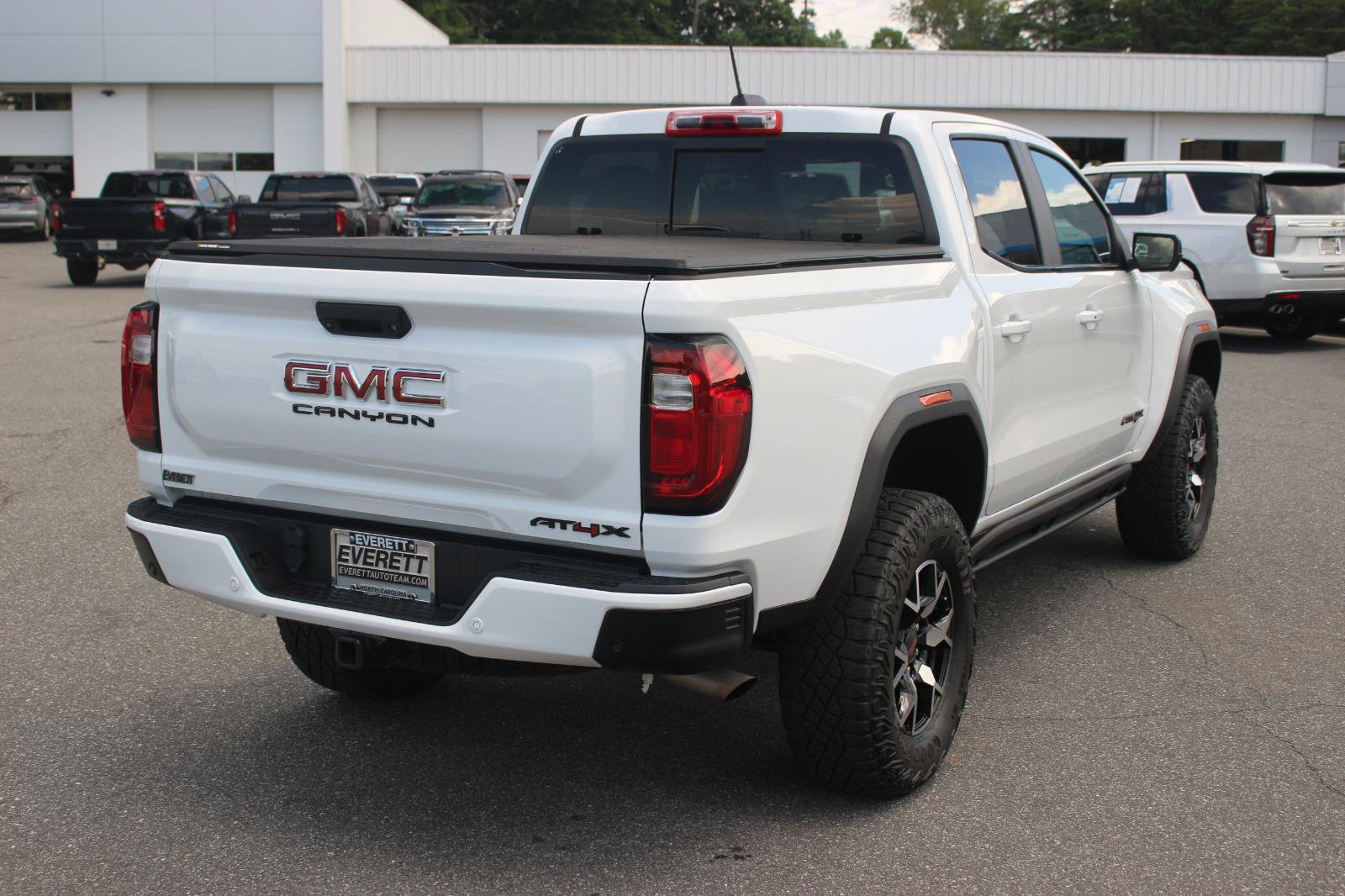 Used 2024 GMC Canyon AT4X AWD/4WD image 8