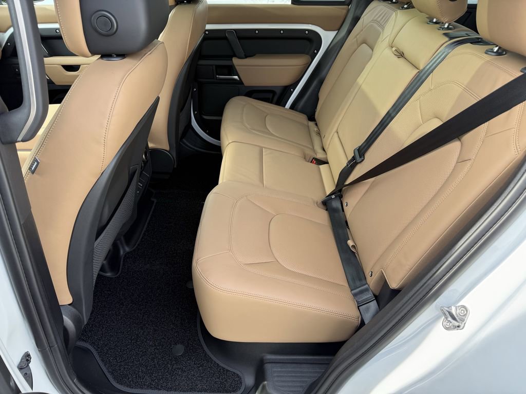 New 2026 Land Rover Defender 110 X-Dynamic SE image 11