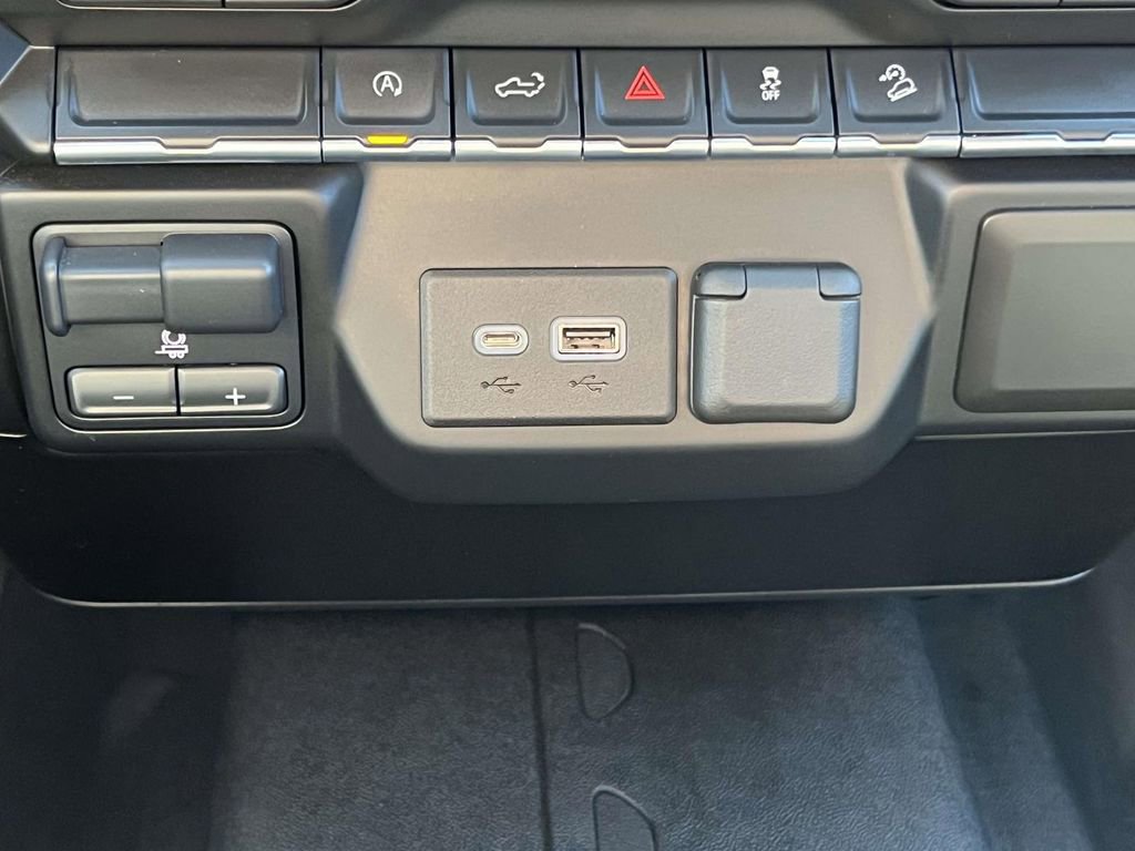 Used 2021 Chevrolet Silverado 1500 RST image 23