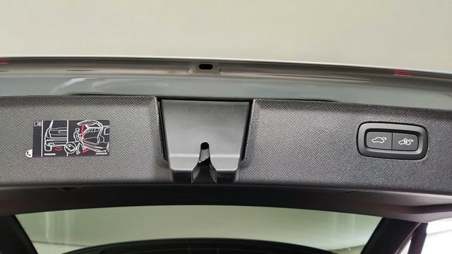 New 2026 Volvo XC90 B6 Plus w/ Protection Package Premier AWD/4WD image 44